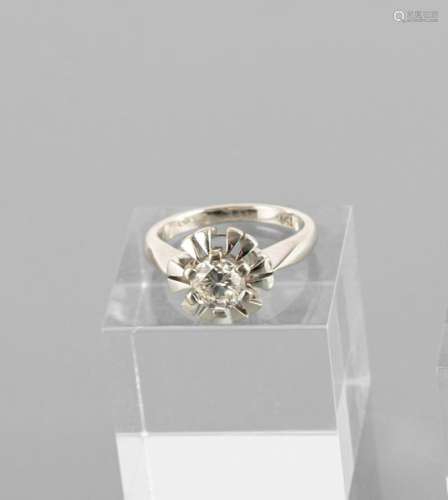 Diamond ring. . . . 750 white gold rail. 1 diamond (approx. 0.75 ct., approx. G-I/vsi). RM 52. C. 5.4 g. Provenance: From a Swabian private collection.