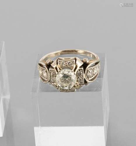 Diamond ring. 1950s. . . 750 white gold rail, paved with a diamond of approx. 1.3 ct (approx. K-M/p3, dam. at the rim) and 10 further diamonds (additional 0.26 ct.). RM 63, approx. 7.3 gr.