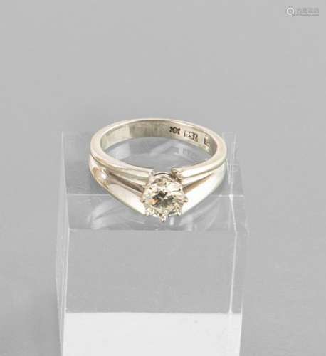 Diamond ring. . . . 750 white gold rail, 1 diamond in a claw setting (approx. 0.7 ct., approx. J-K, vs). RM 52. approx. 5.6 gr. Provenance: From a Swabian private collection.