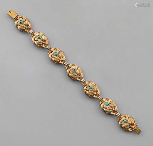 Late Biedermeier bracelet. Mid-19th century. L. 18.5 cm. 14kt GG/RG links in twisted oval form with applied flowers, each with a small sapphire inside. Later 750 GG clasp. Approx. 18.2 gr.