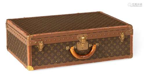 Louis Vuitton Alzer 70 monogram canvas suitcase. probably mid 20th century 70x47x21 cm. Hard shell case with the classic 