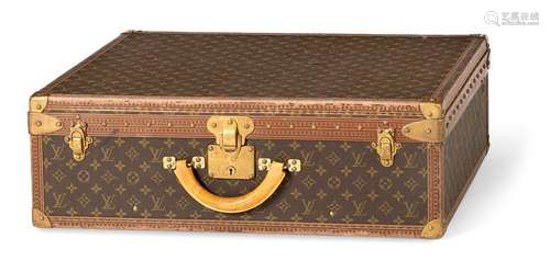 Louis Vuitton Alzer 65 monogram canvas suitcase. probably mid 20th century 65x52x22 cm. Hard shell case with the classic 