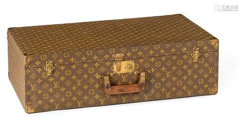 Louis Vuitton Monogram Canvas suitcase. Probably mid-20th century. 70x47x21 cm. Hard shell case with the classic 