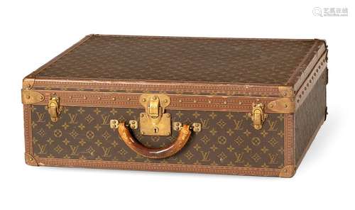 Louis Vuitton Alzer 65 monogram canvas suitcase. probably mid 20th century 65x52x22 cm. Hard shell case with the classic 