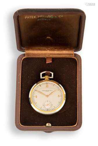 Platinum Smokinguhr in a case. Patek Philippe & Cie Geneve N° 860868, around 1945. D. 4.5 cm. Perfectly preserved platinum case with yellow gold border. Platinum-coloured dial with applied Arabic gold numerals and gold hands. Little second. Polished nickel anchor movement with strip cut, compensation balance and ruby bearing jewels. Rest. Erg. provenance: important southern German watch collection in longstanding private ownership. Acquired in September 1981 at Ineichen/Zurich, auction 42.