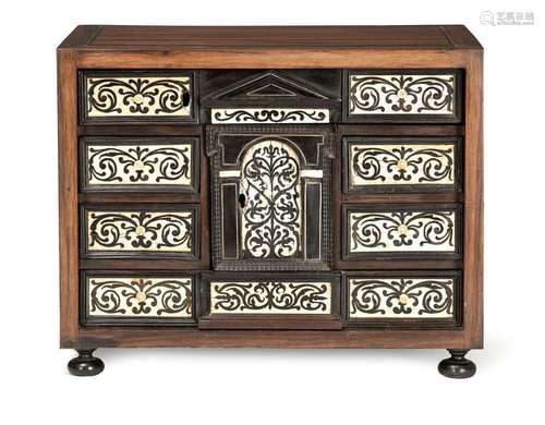 Small Renaissance Cabinet. Probably Italy, 17th century. 26x33x21 cm. Seven drawers. Architectural front structure. Inserts in leg and ebonized wood. Body in rosewood and others Rest. geriatric sp.