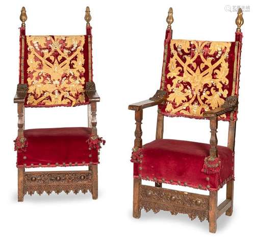 Pair of Renaissance high-back chairs. Italy, probably Genoa, 17th century. H. 157 cm. Walnut, carved and gilded cone crowning. Red velvet cover. In the backrest brocade with crowning. senile Rest. Cf. F. Schottmüller, Wohnungskultur und Möbel der Italienischen Renaissance, p. 185.