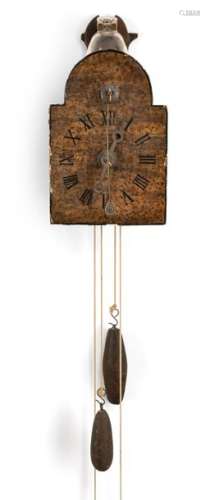 Wooden wheel clock. Probably southern Germany, 18th century. H. 32 cm. Wooden gear train with spindle gear, hour strike on glass bell. Cord lift. One day running time. Short front pendulum. Painted wooden dial with roman numerals and wooden hands. Rest. Erg. agesp.