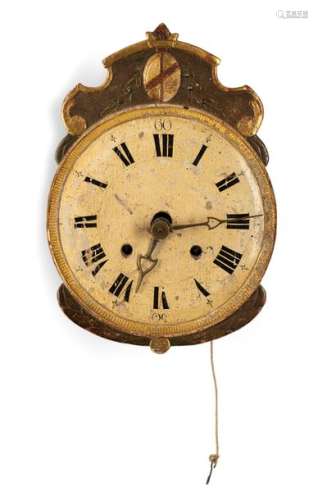 Black Forest clock. 19th century. H. 37 cm. Wooden spindled eight-day movement with anchor escapement. Hour strike on bell. Painted and polished gold plated baroque dial with Roman numerals and decorated brass hands. Rest. Erg. agesp.