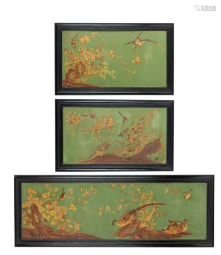 Three decorative panels. France, 19th century. 74x125/205 cm. Polychrome lacquer painting on green background. Framing later. Rest. The panels probably originally came from the wall panelling of a salon. The chinoise paintings show typical representations of flowers and birds. The green background stands in stark contrast to the warm gold tones.
