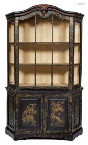 Top display case in chinoise style. 19th century. 216x133x38.5 cm. Two-door lower part. Three-sided glazed top with one door. Brass fittings. Polychrome, partly raised lacquer painting on black ground. The paintings depict both landscapes and mystical figures. Rest. Erg. Alterssp. Provenance: From a Belgian private collection.