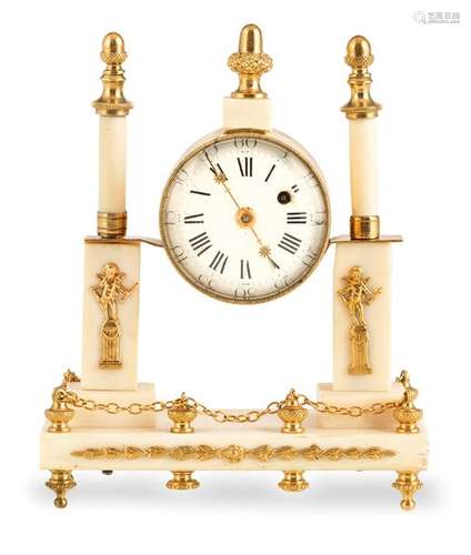 Miniature decorative clock. Paris, late 18th century. H. 9.5 cm. Classicist ivory clock with gilded brass mounts. Rectangular plinth, two lateral columns with putto applications hold the brass body. Enamel dial with roman numerals. Rs. on work ref.: 