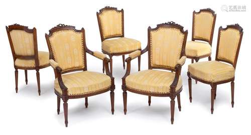 Ameublement. Napoleon III, France, 19th century. H. 90/95 cm. Consisting of two armchairs and four chairs. Walnut, carved. Rest. geriatric sp.