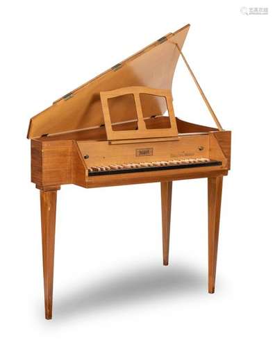 Spinet. Neupert, Bamberg, modern times. 84x131x88 cm. Hinged lid. Walnut body, brass fittings. Function untested. Unscrewable feet. Provenance: From a large South German private collection.