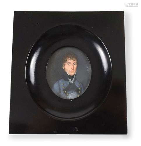 PORTRAIT EINES EMPIRE-HERREN. IN BLAUER JACKE, UM 1800. H. 5 CM.