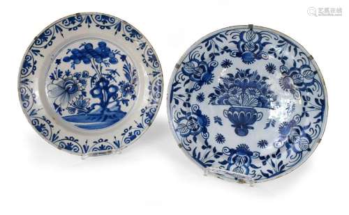 2 PLATES, DELFT, BEGINNING. 18TH CENTURY, FLORAL DECOR IN BLUE. D. 34/35 CM.