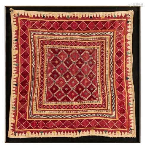 Silk embroidery. India, probably around 1900. 92 x 90 cm, R. Embroidered cotton ground with geometrical diamond ornamentation. Min. Ages. Framed and behind glass.