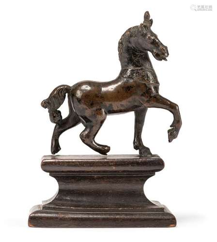 Renaissance cabinet figurine of a horse. Probably Italy, 16th century. H. 10.5/15.5 cm. Bronze, patinated. Striding horse with chest harness in relief. Hooves partly missing. Later wooden base. Provenance: Formerly the Carl von Weinberg Collection (1861-1943). In 1949, he returned to his next of kin in the succession of Richard von Szilvinyi and has been in direct family ownership ever since. Formerly Weinberg's Villa Waldfried, Frankfurt a.M. Foreword by Carl von Weinberg (PDF)