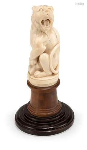 Roaring young lion. 19th century. H. 13/22 cm. Sitting, roaring young lion. Ivory, fully round worked. Sitting on a turned wooden base. Hairline fractures.