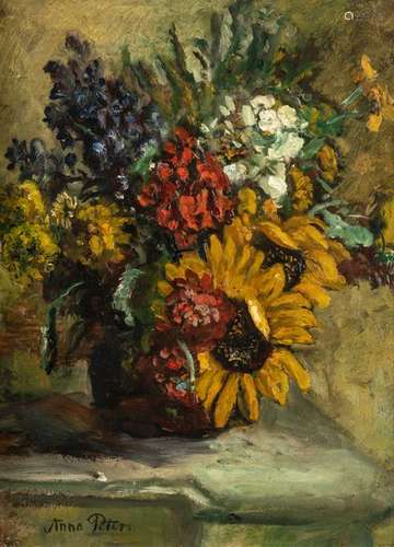 Peters, Anna. Mannheim 1843 - Stuttgart 1926. 64 x 49 cm. Still life with summery meadow flowers in a vase on console. Oil/cardboard, signed lower left.