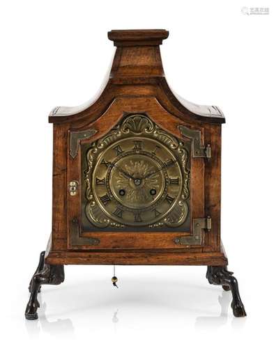 BAROQUE TABLE CLOCK. 18TH/19TH CENTURY, WALNUT. H. 34 CM.