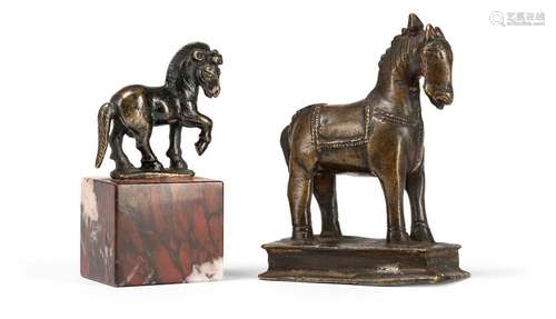 TWO CABINET FIGURINES. BRONZE, HORSES, 17TH AND 19TH CENTURY H. 5/8.5/9.5 CM.