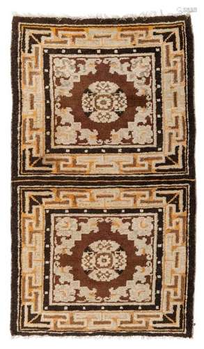 DOUBLE CARPET. TIBET, EARLY 20TH CENTURY 110 X 66 CM.