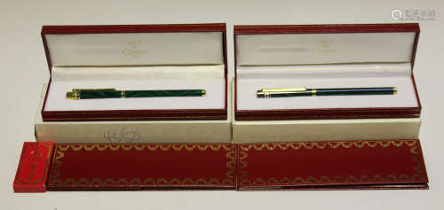A Must de Cartier fountain pen and matching roller ball pen, both finished in malachite-effect and
