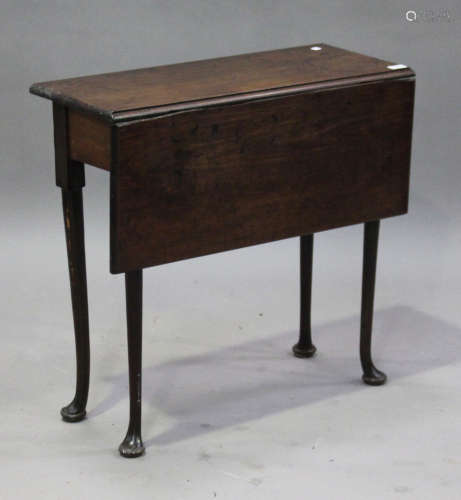 A George III mahogany single drop-flap table, on turned legs and pad feet, height 71cm, width