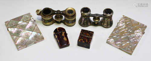 A small group of collectors' items, including a 19th century tortoiseshell scent bottle case, length