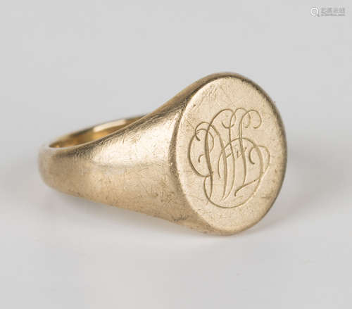 A 9ct gold oval signet ring, monogram engraved, Birmingham 1957, ring size approx R.Buyer’s