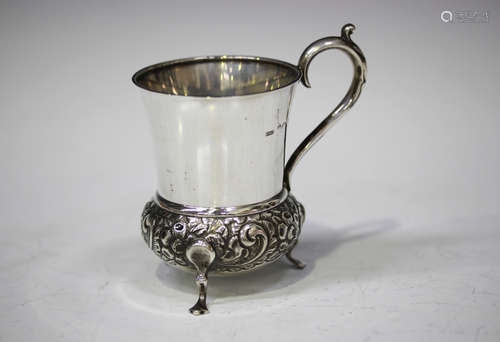 An Edwardian silver christening mug of low-bellied form, embossed and engraved with flowers and