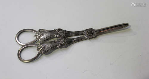 A pair of Victorian silver Albert pattern grape shears, Sheffield 1845 by Aaron Hadfield, length