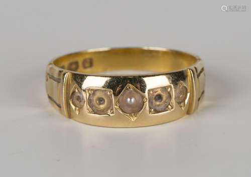 A Victorian 18ct gold ring, mounted with a central half-pearl, Birmingham 1881, ring size approx