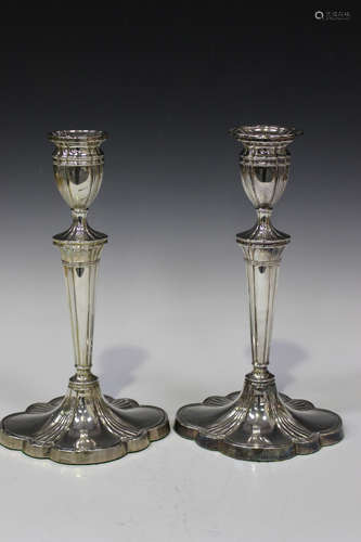 A pair of Elizabeth II silver candlesticks of Neoclassical style on spreading feet, Sheffield 1997