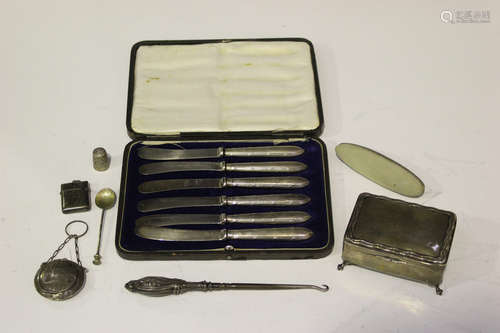 A small group of assorted silver items, including a rectangular jewellery box with hinged lid,