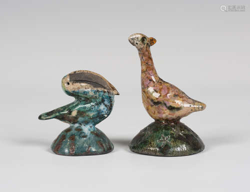 A Josse Davis studio pottery model of a toucan, covered in a mottled turquoise glaze, height 5cm,