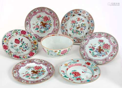 China, Qianlong period (1735-1796)Set consisting of:-three porcelain plates with Rose Family decoration (two cracked plates)-one porcelain bowl with Rose Family decoration-three porcelain plates with various decorationsDiam: 23 cm for each plateDiam: 20 cm H: 9 cm for the bowl