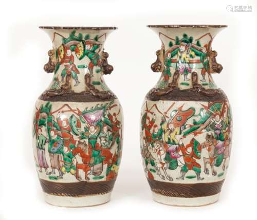 China, late 19th-early 20th centuryPair of two-handled vases in polychrome Nanjing porcelain decorated with warriors on a cracked background and dragons in reliefMarked intaglio H: 33,5 cm