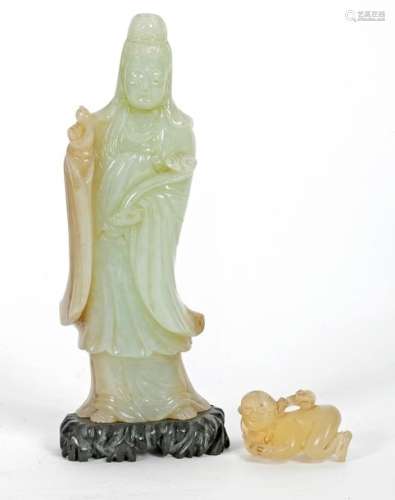 China, early 20th century Carved jadeGuanyin standing holding a ruyiscepter H: 17 cmA reclining hardstone figure is attached L: 4 cm