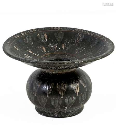 India, Deccan, circa 1800Spittoon spittoon made of bidri, tin alloy, decorated with leavesH: 8 cm, diam: 13 cm(worn and missing)