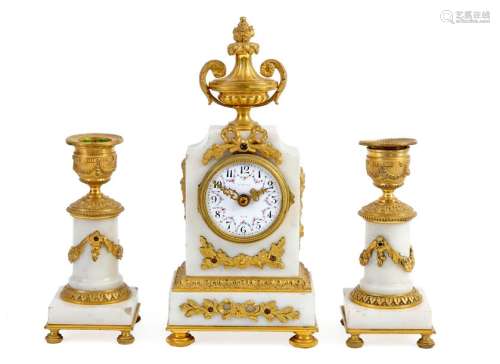 Small Louis XVI style white marble and chased and gilded bronze mantel insert including a boundary clock surmounted by a two-handled vase and a pair of candlesticks. Enamelled dial signed Mayot à LyonFrench work, circa 1900H: 21 and 13 cm (missing and accidents)
