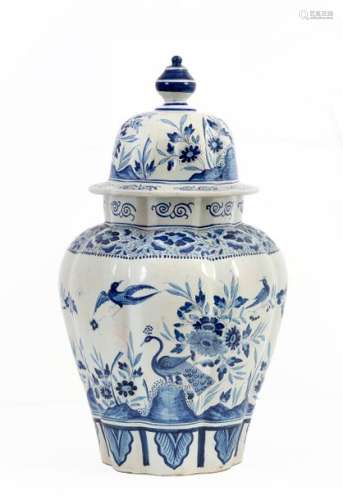 Large poly-lobed vase and lid in blue and white Delft earthenware, decorated with flowering bird branches Blue underglazemark 19th century H: +/- 58,5 cm (including lid)
