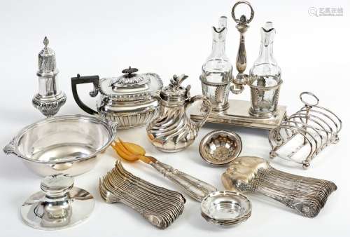 Set of silverware comprising:A vegetable dish with two handles in silver 950/1000 with French hallmarks (1879-1973), goldsmith Tétard FrèresA torso selfish coffee pot in the Louis XV style in 950/1000 silver with French marks of convenienceA large torso sprinkler with Sheffield English marks A teapot with a wooden handle with BirminghamEnglish marks A weighted inkwell with Birminghammarks A toast holder with Londonmarks A pair of Louis XVI style cutlery in 950/1000 silver and hornAn oiler-Empire style vinegar maker in silver 934/1000 with Belgian stamps (1814-1831) (glassware added)Six hollow and three round flat cups in silver 800/1000 with Wolfers stamps (after 1942)One hollow cup in silver 835/1000 with a dedication 