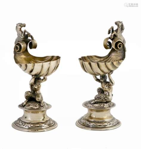 Pair of Renaissance style salt shakers in silver 800/1000 in the shape of a shell carried by a seated satyr and surmounted by a rearinghorse Germanstamps Late 19th, early 20thcentury H: 14.5 cmTotal weight: +/- 388 grs.