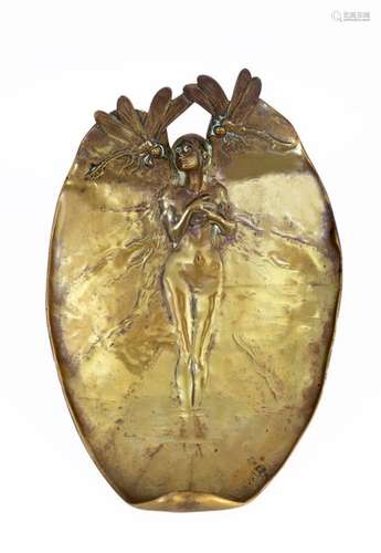 Joseph CHÉRET (1838-1894)Small Art Nouveau style oval gilt bronze water lily leaf shaped pouch decorated with a bather flanked by dragonflies in light reliefSigned Joseph Chéret, numbered 118Cachet du fondeur E. Soleau (Eugène, 1853-1929) ParisL: 21,5 cm(pierced at the heel for hanging)