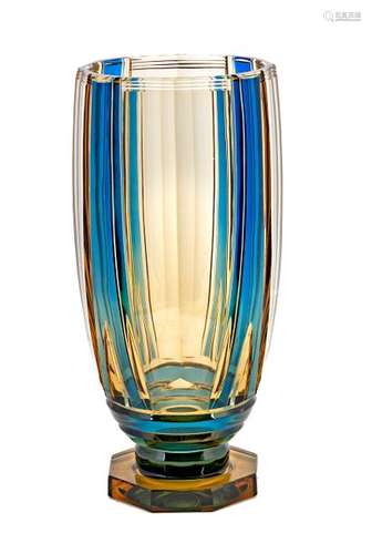 Attributed to Joseph SIMON (1874-1960)Large Art Deco style vase with octagonal base in smoky and blue cut crystalSigned Val St Lambert BelgiumBetween 1929 and 1940H: 33 cm