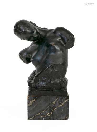 Victor ROUSSEAU (1865-1954) Bust of bare maiden bustBronze with black patinaSigned and dated 1923Base in black marble with veins (accidents)H: 28 cm (excluding base)