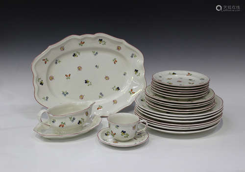 A Villeroy & Boch 'Petite Fleur' pattern part service, comprising oval platter, seven dinner plates,