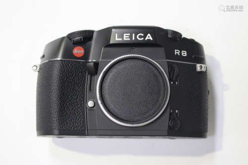 A Leica R8 camera body, serial No. 2462556.Buyer’s Premium 29.4% (including VAT @ 20%) of the hammer